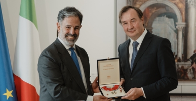 Vilniaus universiteto rektoriui akademikui prof. Rimvydui Petrauskui &ndash; Italijos Žvaigždės ordinas