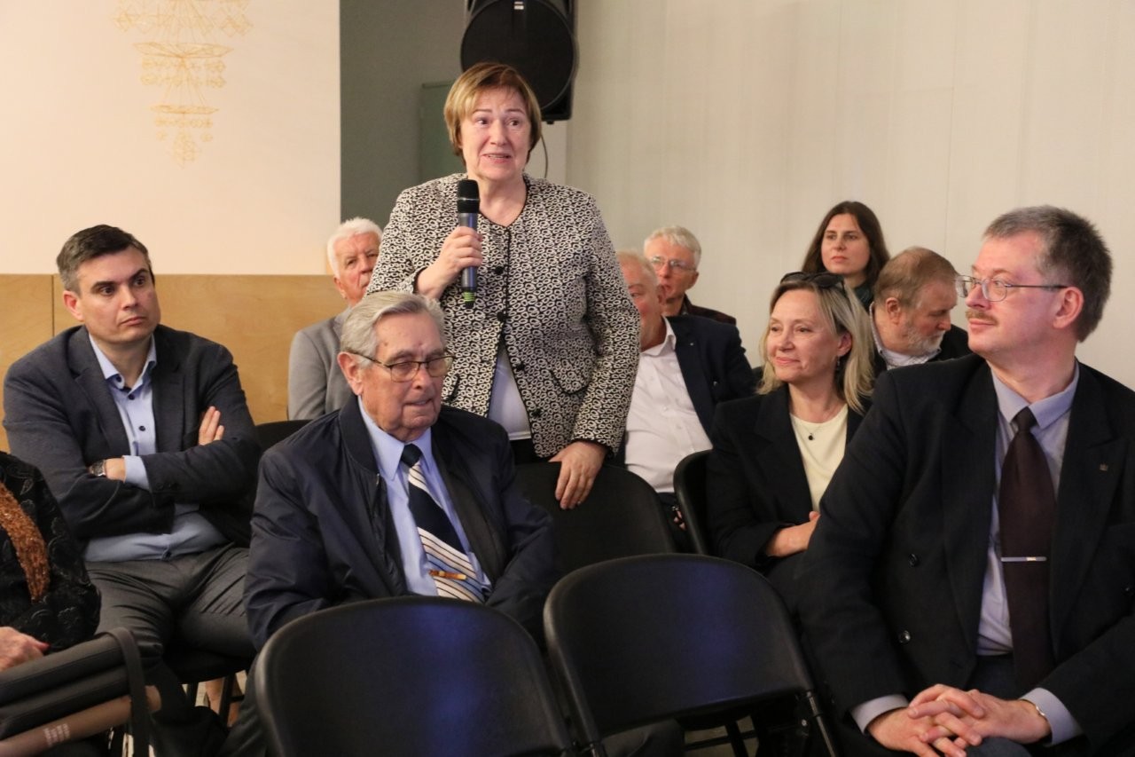 Diskusijoje kalba akademikė Jūratė Kriaučiūnienė